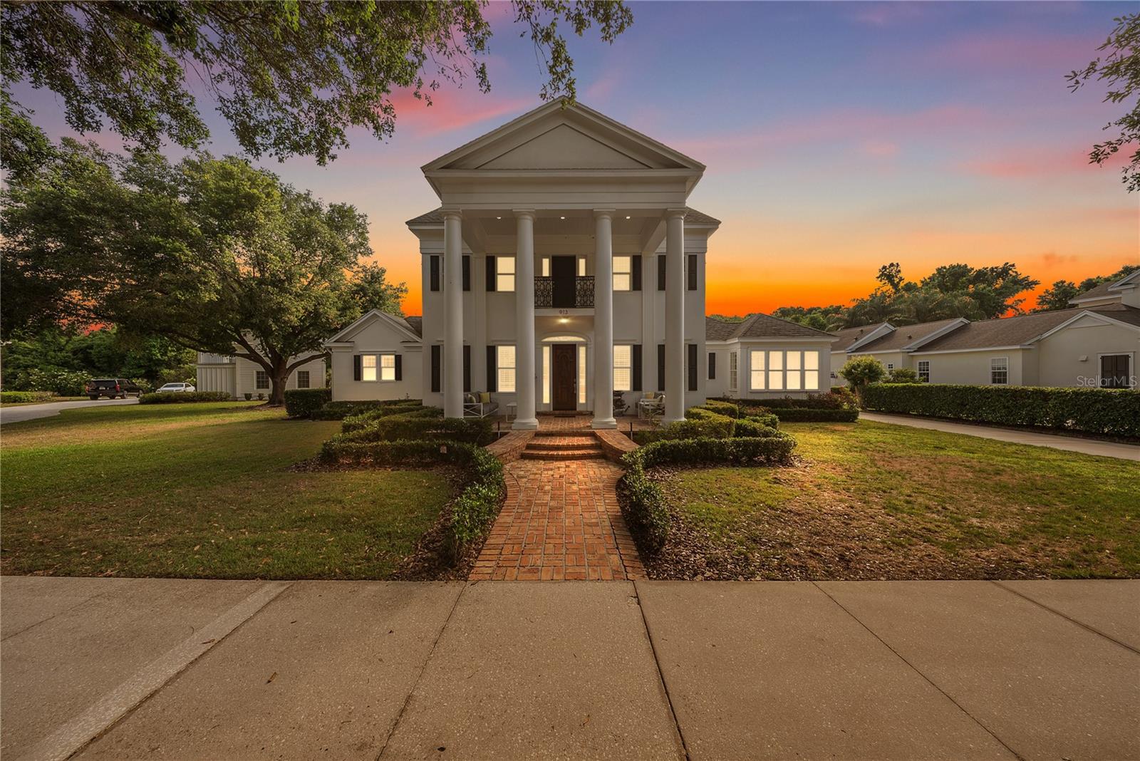 913 WESTPARK DR