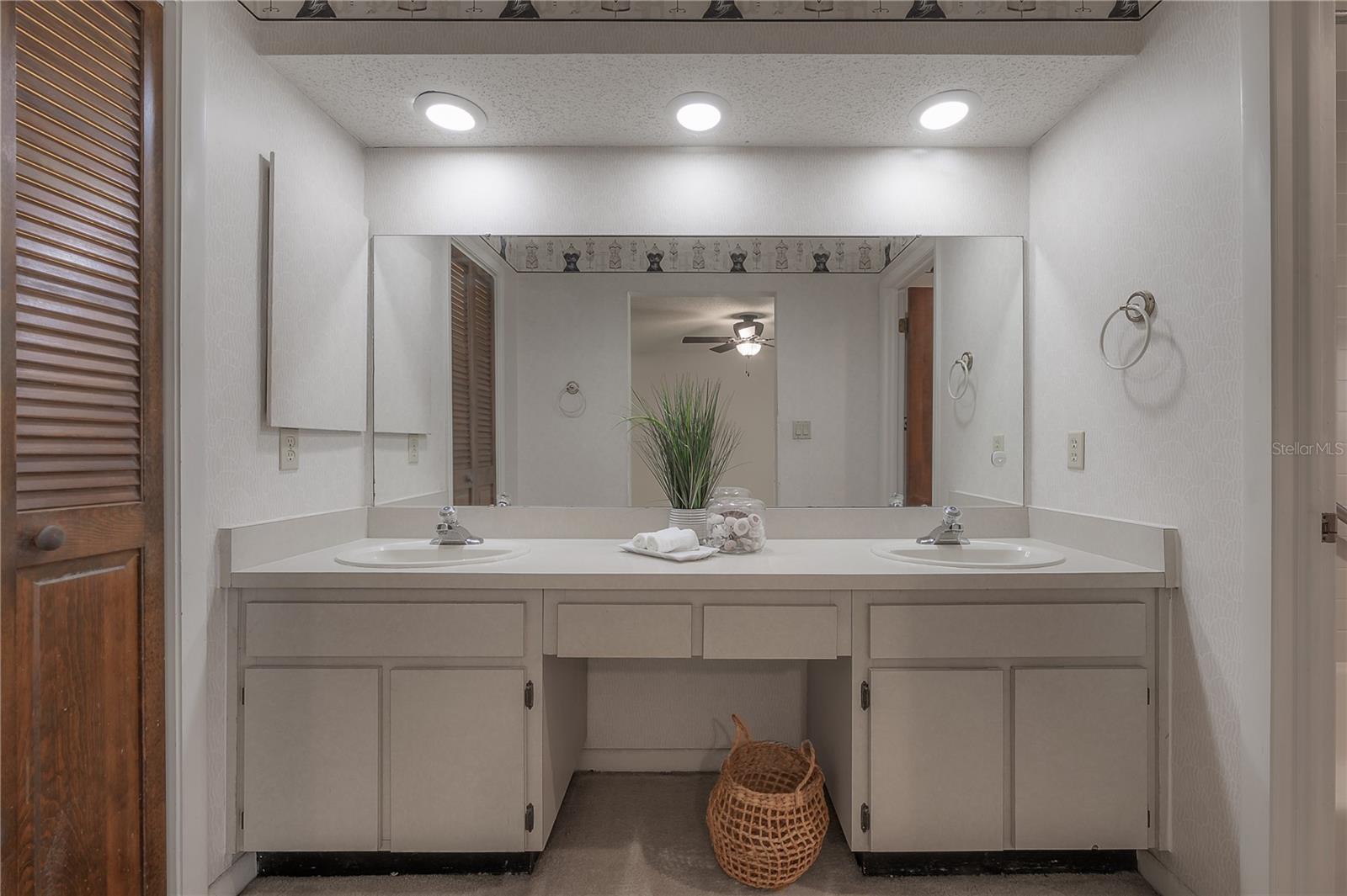 MONACO GARDENS UNIT ONE - Residential