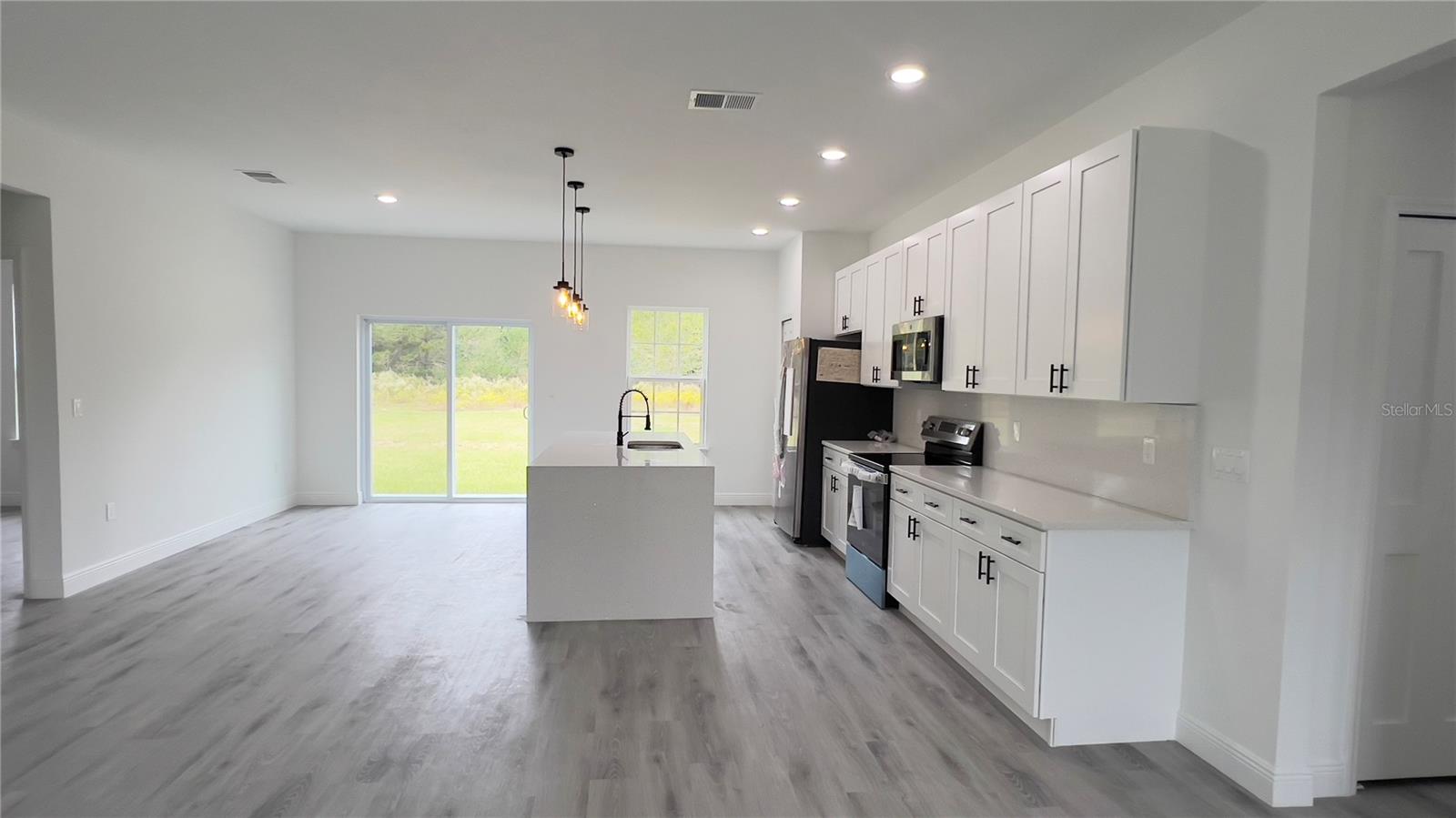 MARION OAKS UN 04 - Residential Lease