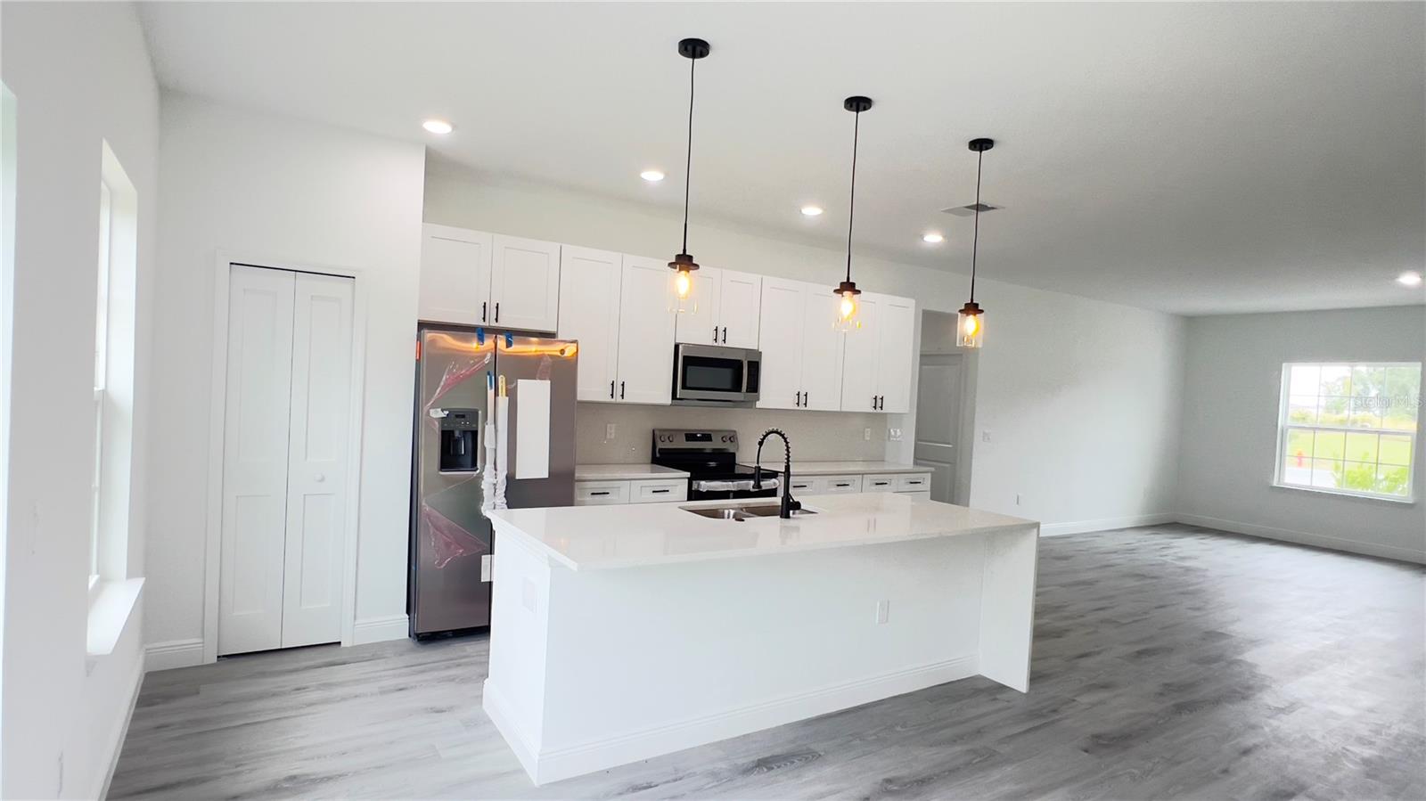 MARION OAKS UN 04 - Residential Lease