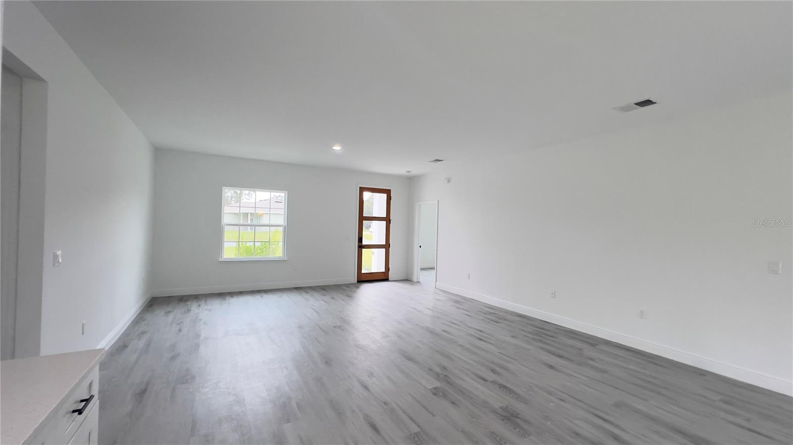 MARION OAKS UN 04 - Residential Lease