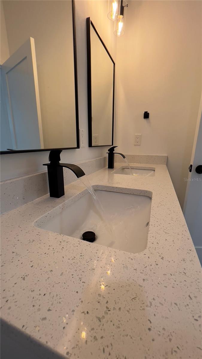 MARION OAKS UN 04 - Residential Lease