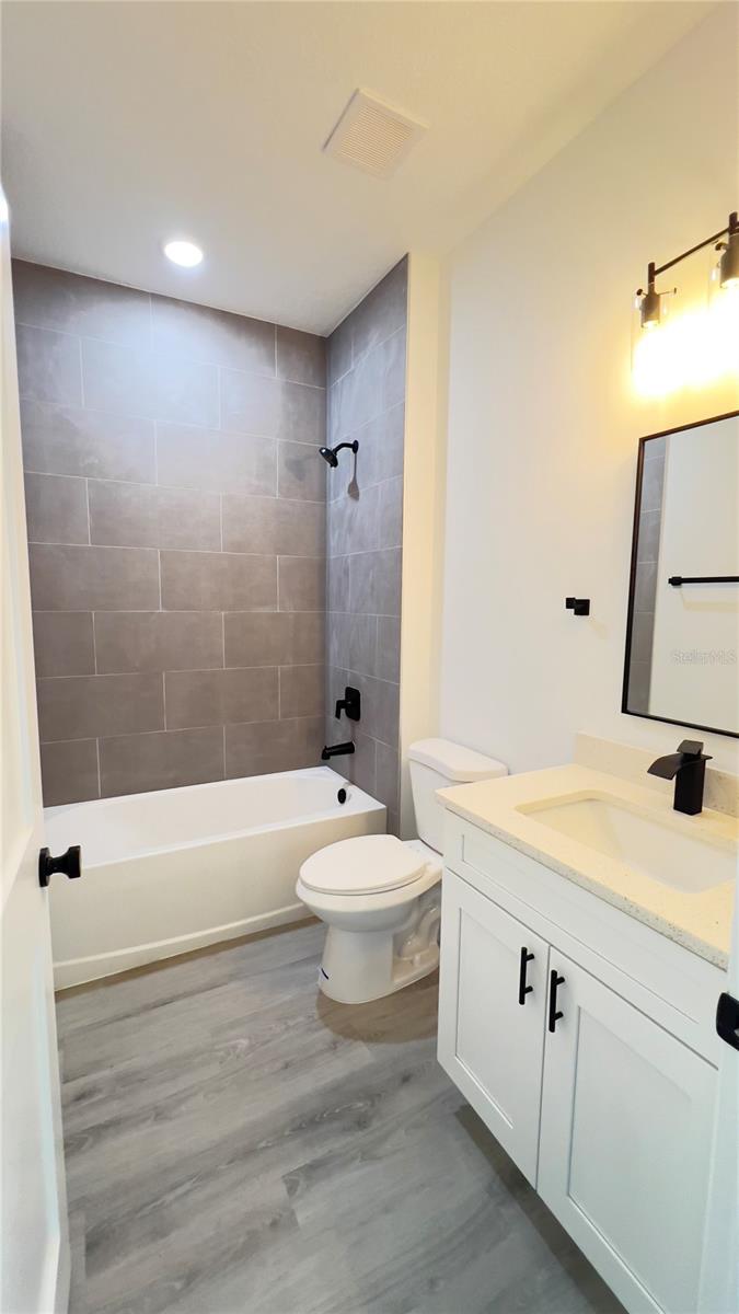 MARION OAKS UN 04 - Residential Lease