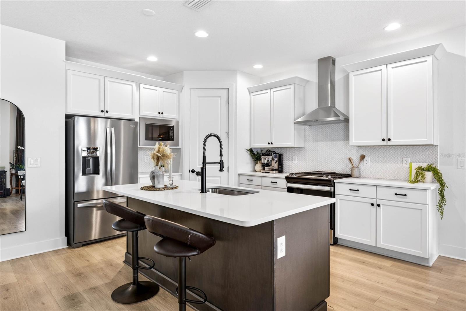 610 W CHELSEA STREET