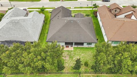 A home in AUBURNDALE