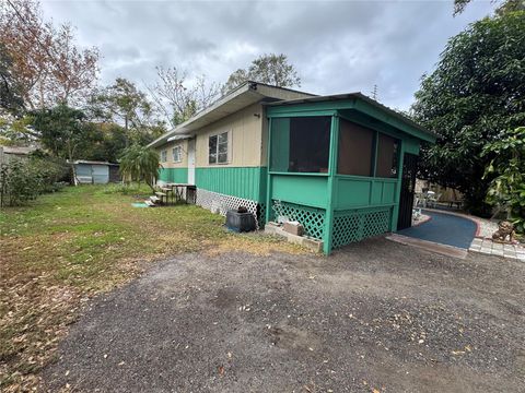 A home in AUBURNDALE