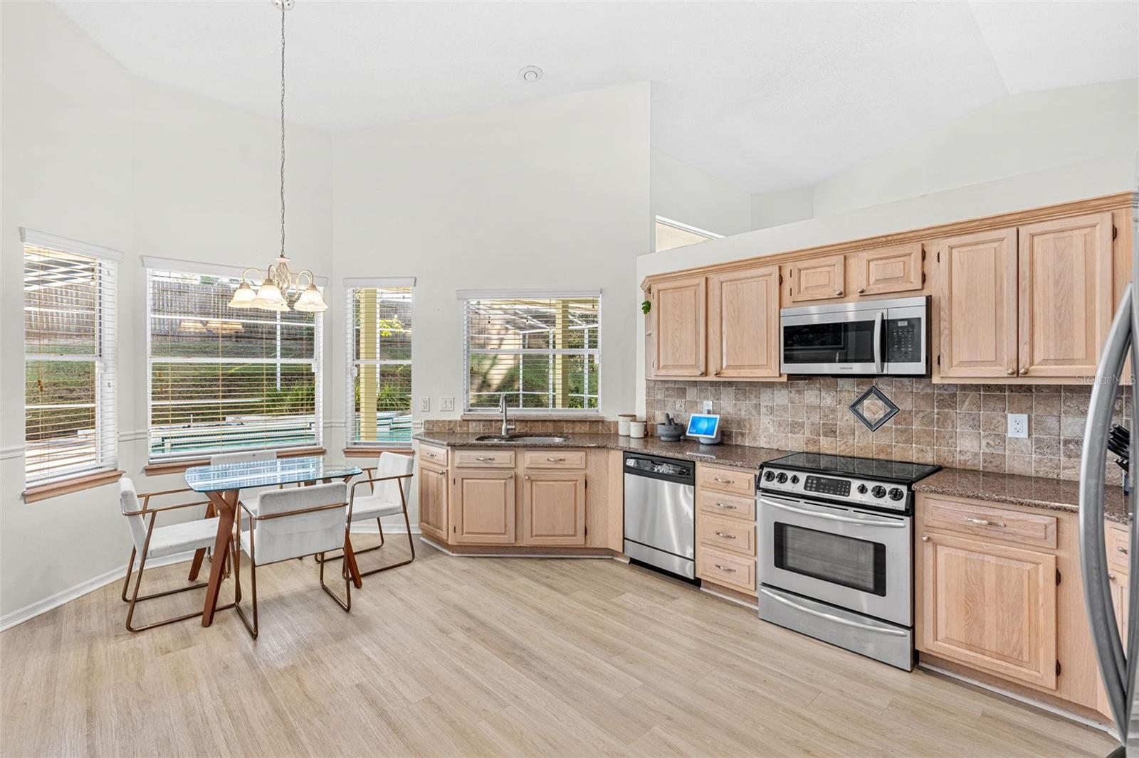 PALM COVE ESTATES - Residential