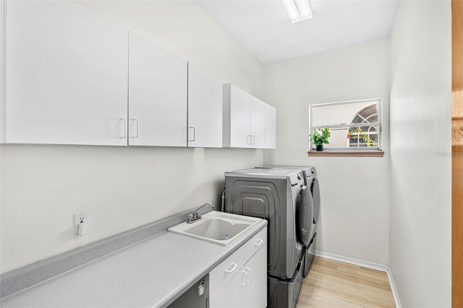 PALM COVE ESTATES - Residential