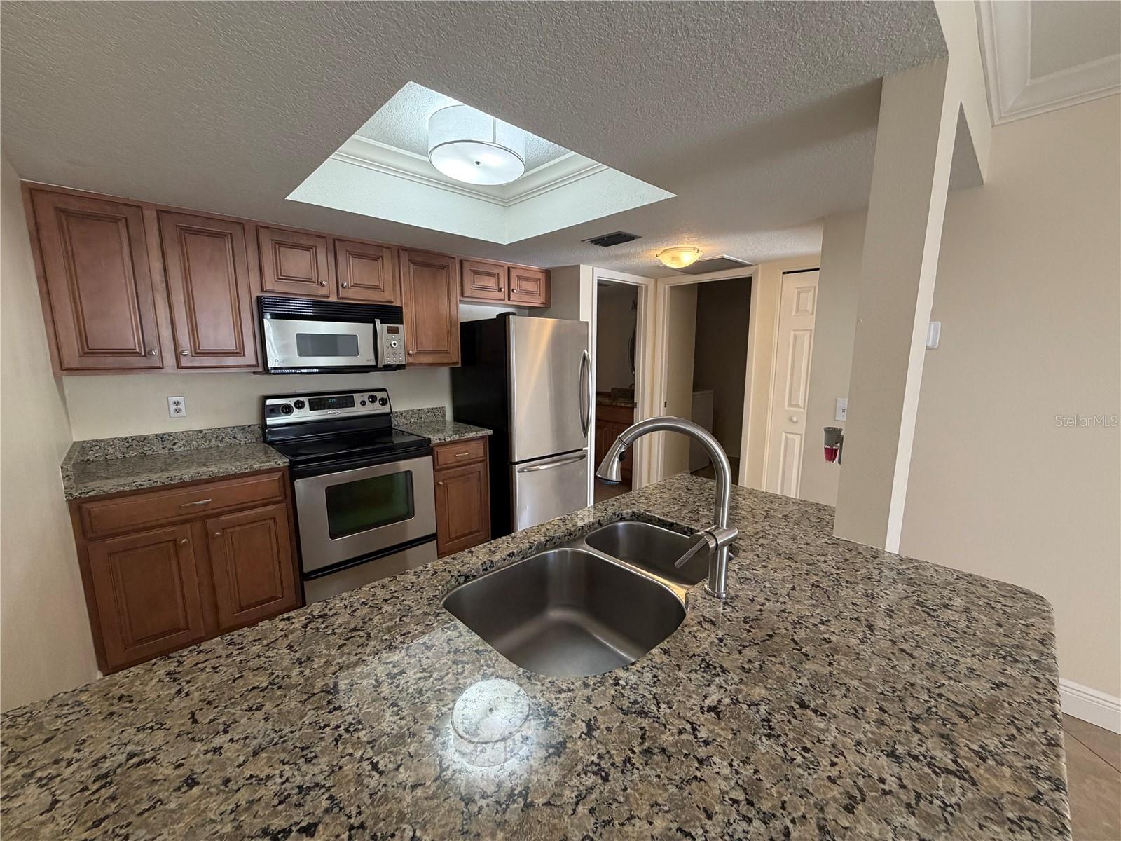 COURTYARD SQUARE - Residential Lease