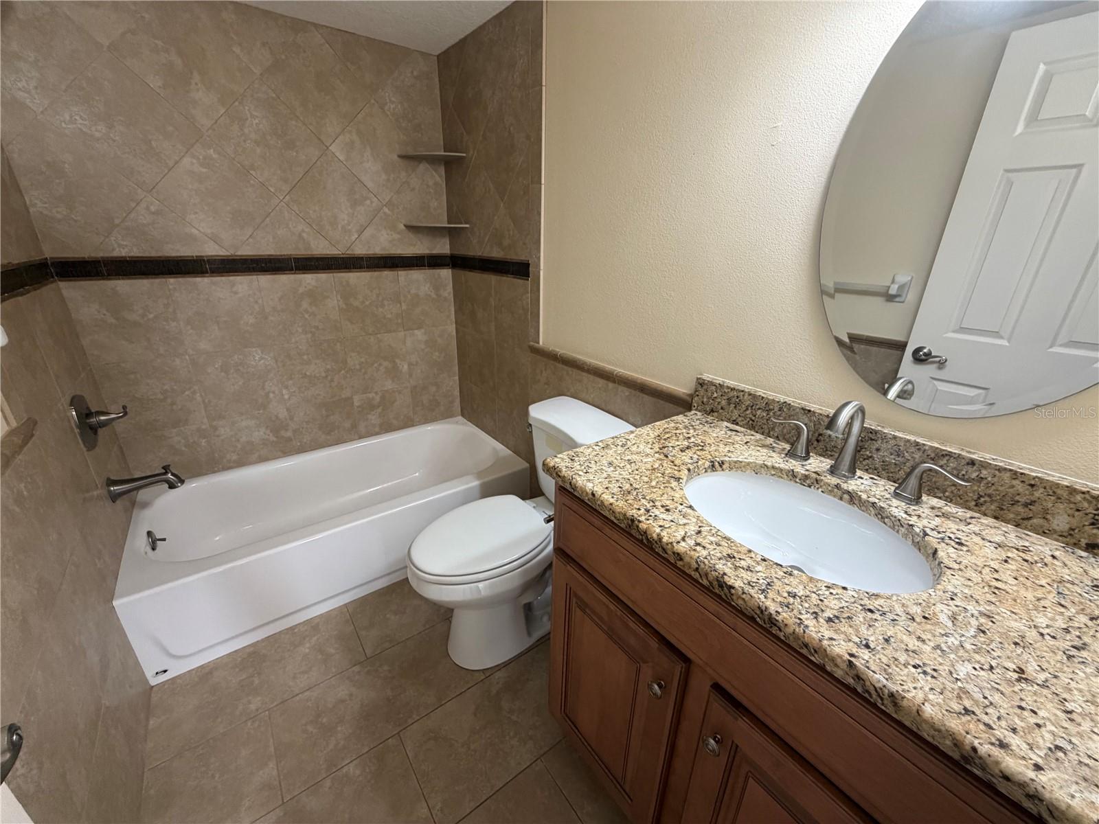 COURTYARD SQUARE - Residential Lease