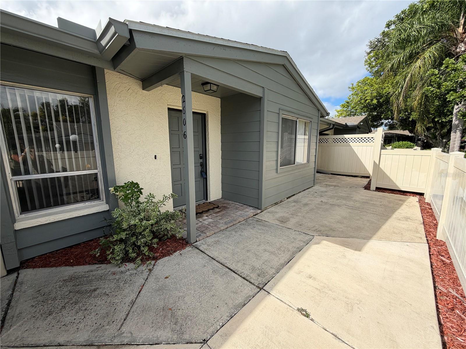 COURTYARD SQUARE - Residential Lease