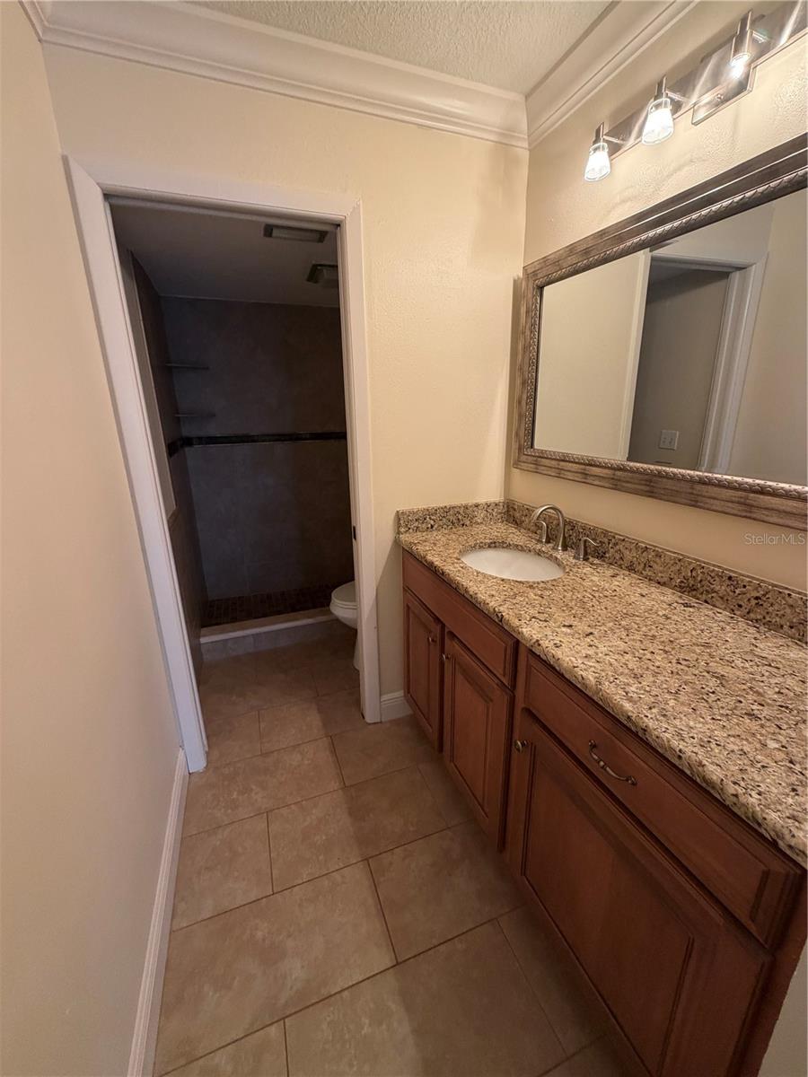 COURTYARD SQUARE - Residential Lease