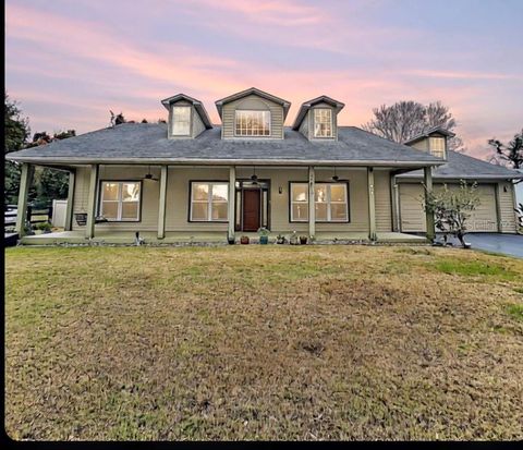 A home in EUSTIS