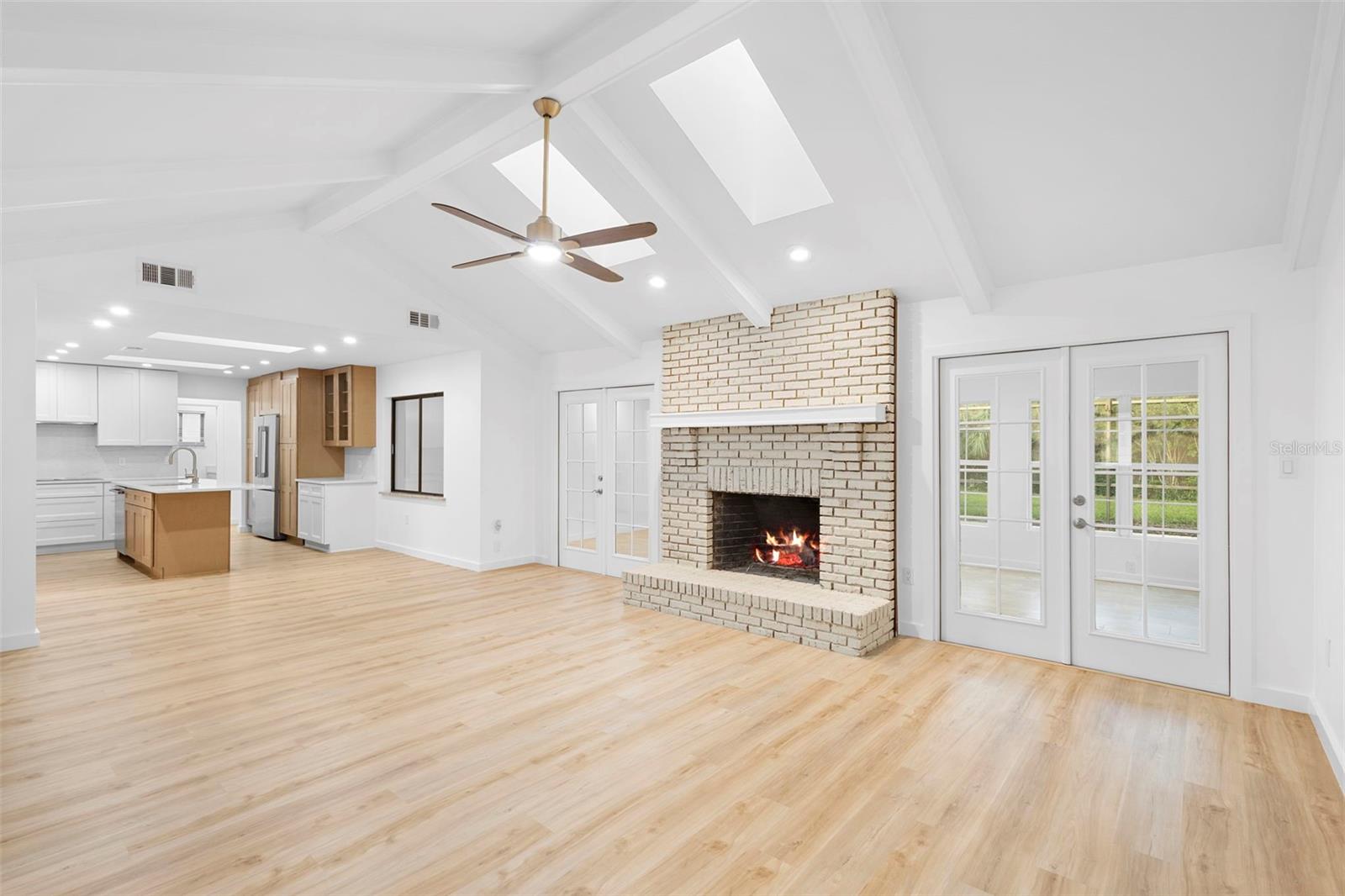 545 WOODVIEW DRIVE