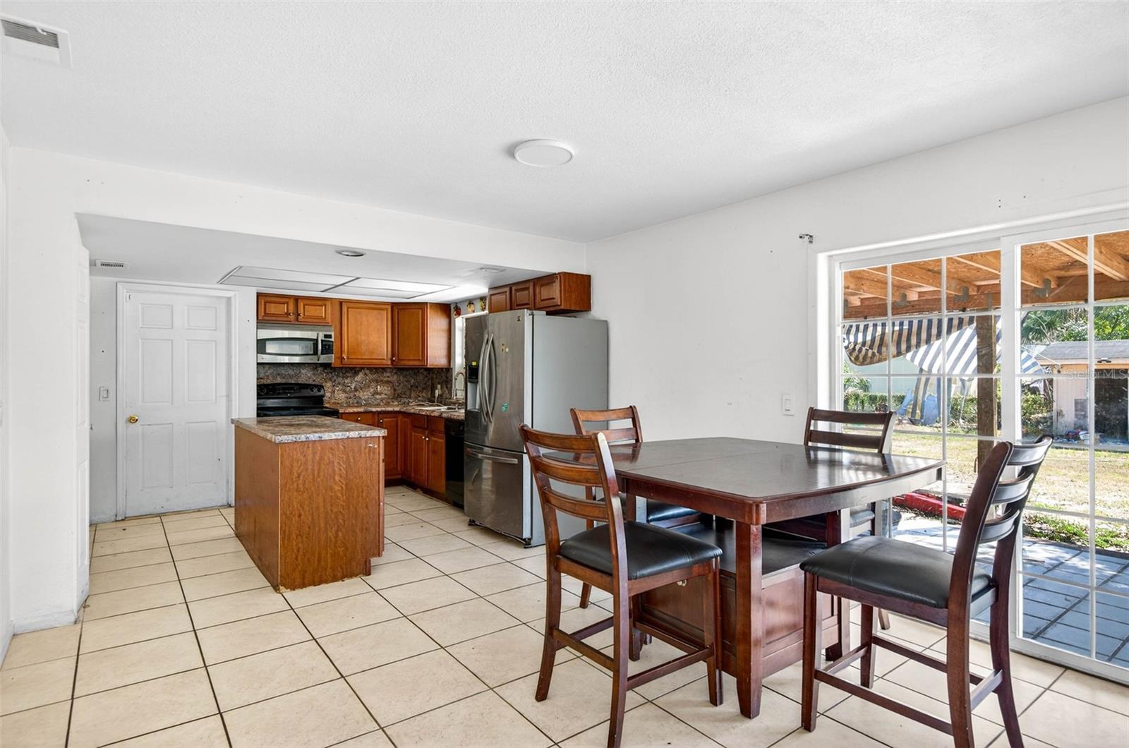 AVIS HOMES UNIT 1 - Residential