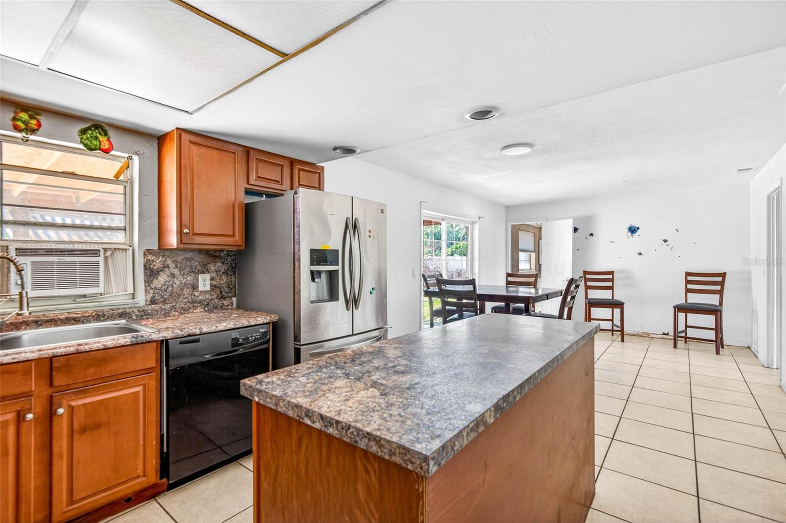 AVIS HOMES UNIT 1 - Residential