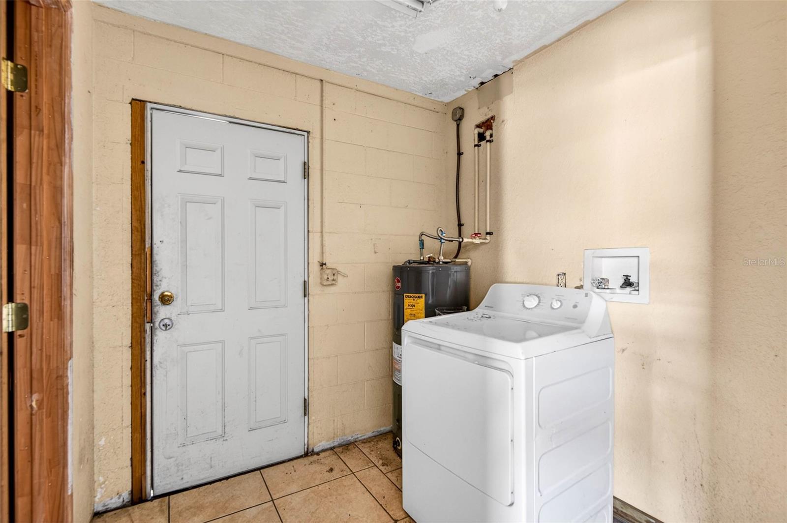 AVIS HOMES UNIT 1 - Residential