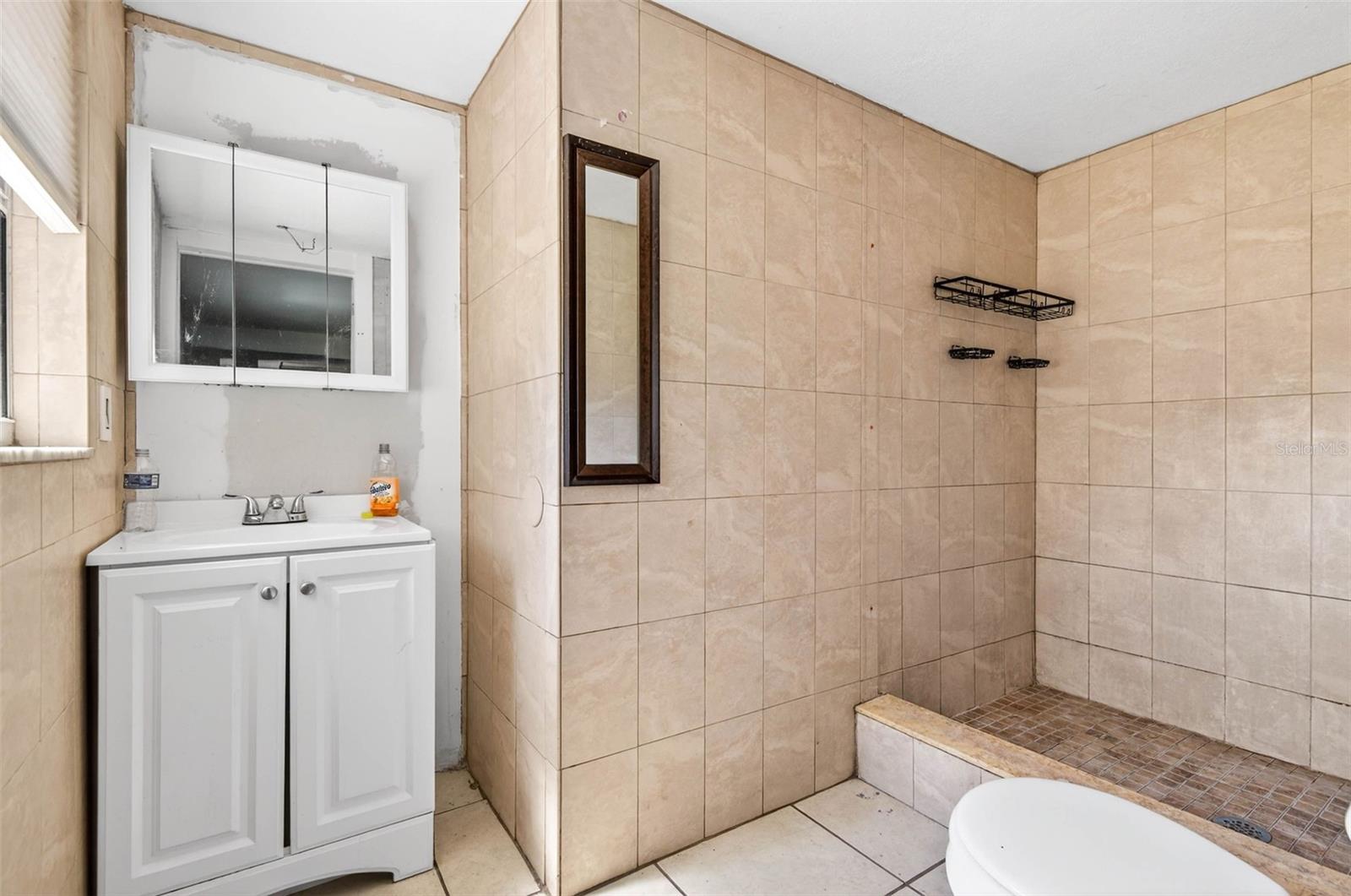 AVIS HOMES UNIT 1 - Residential