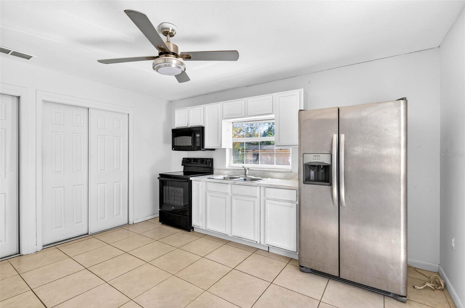 AVIS HOMES UNIT 1 - Residential