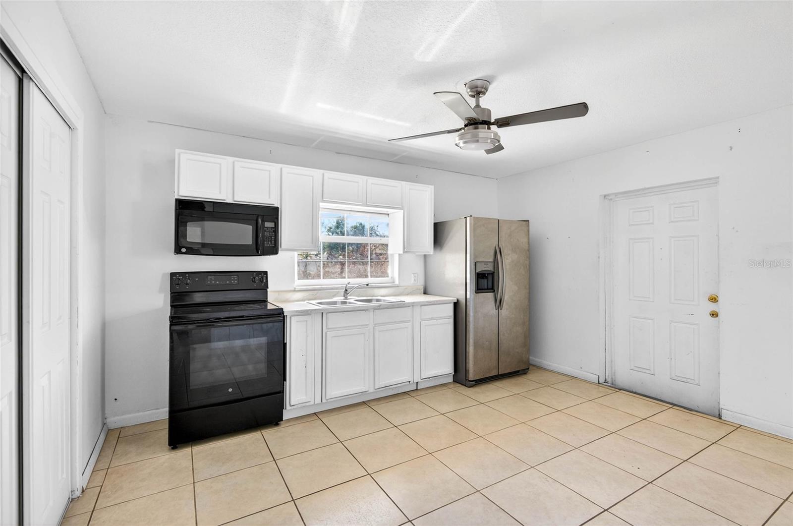 AVIS HOMES UNIT 1 - Residential