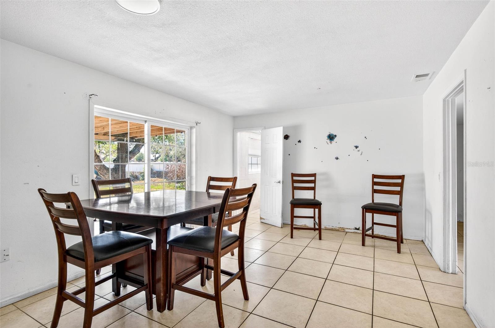 AVIS HOMES UNIT 1 - Residential