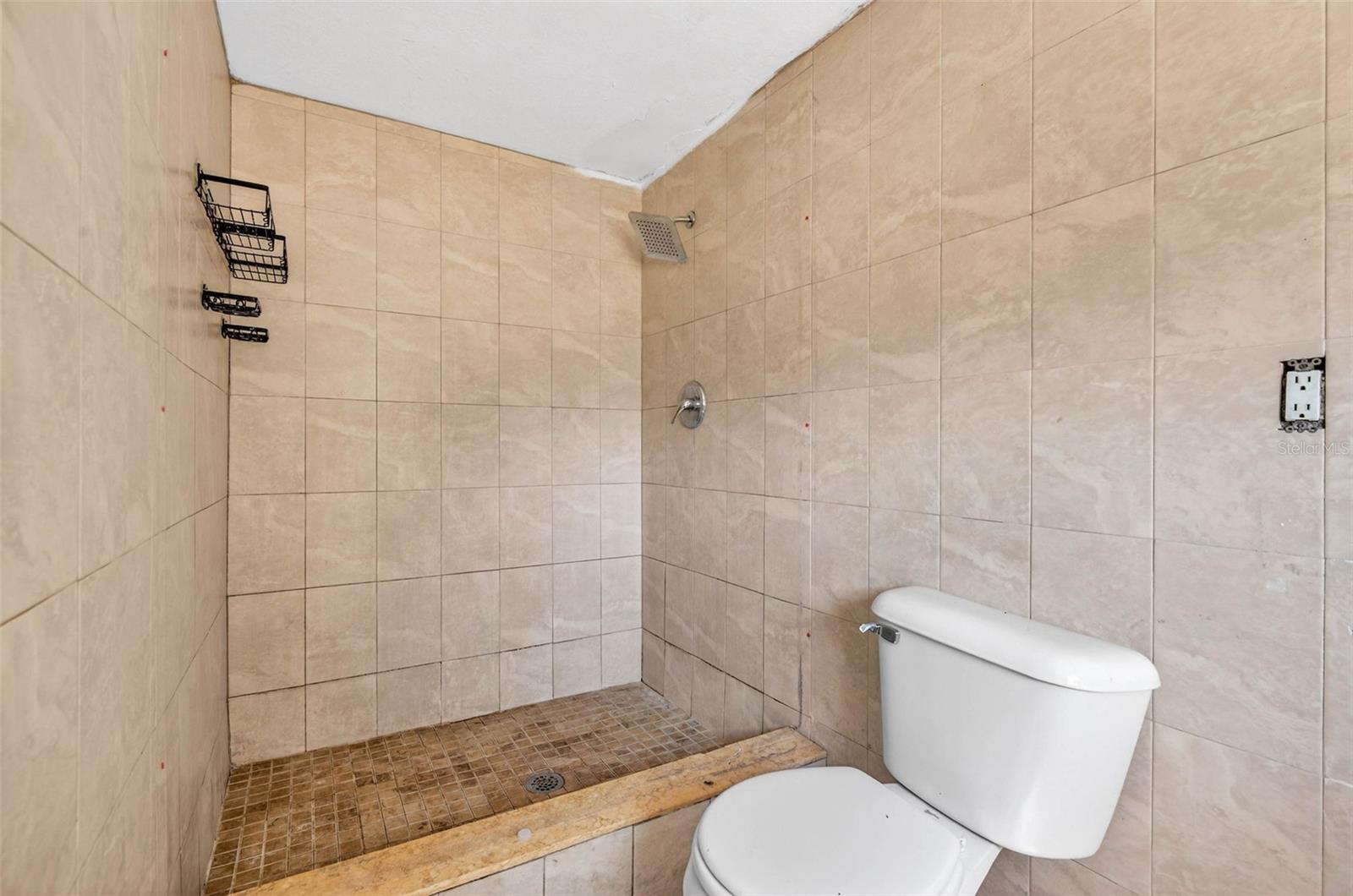 AVIS HOMES UNIT 1 - Residential