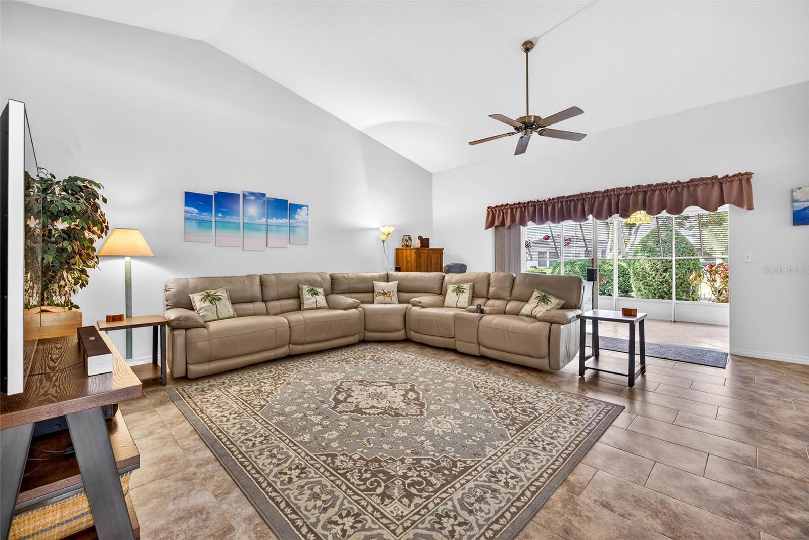 MANCHESTER 02 CONDO - Residential