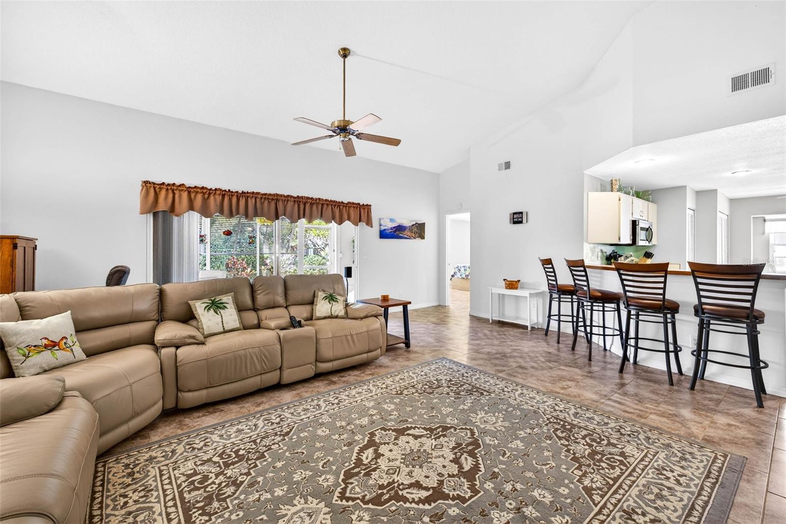 MANCHESTER 02 CONDO - Residential