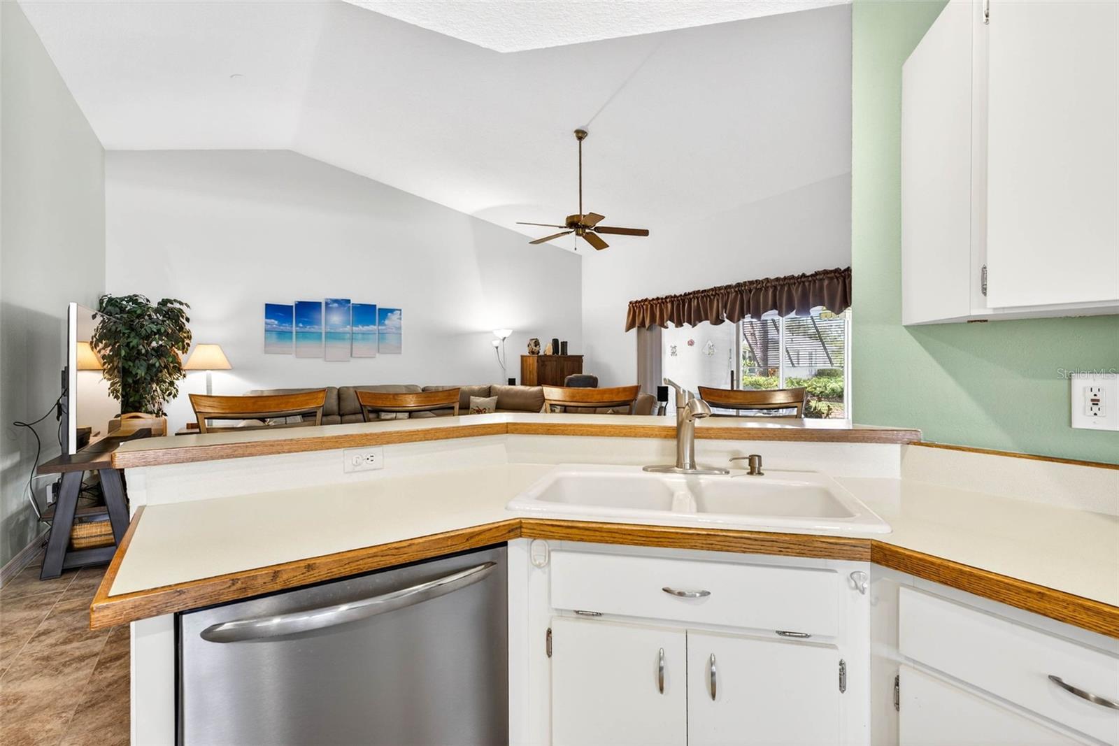 MANCHESTER 02 CONDO - Residential