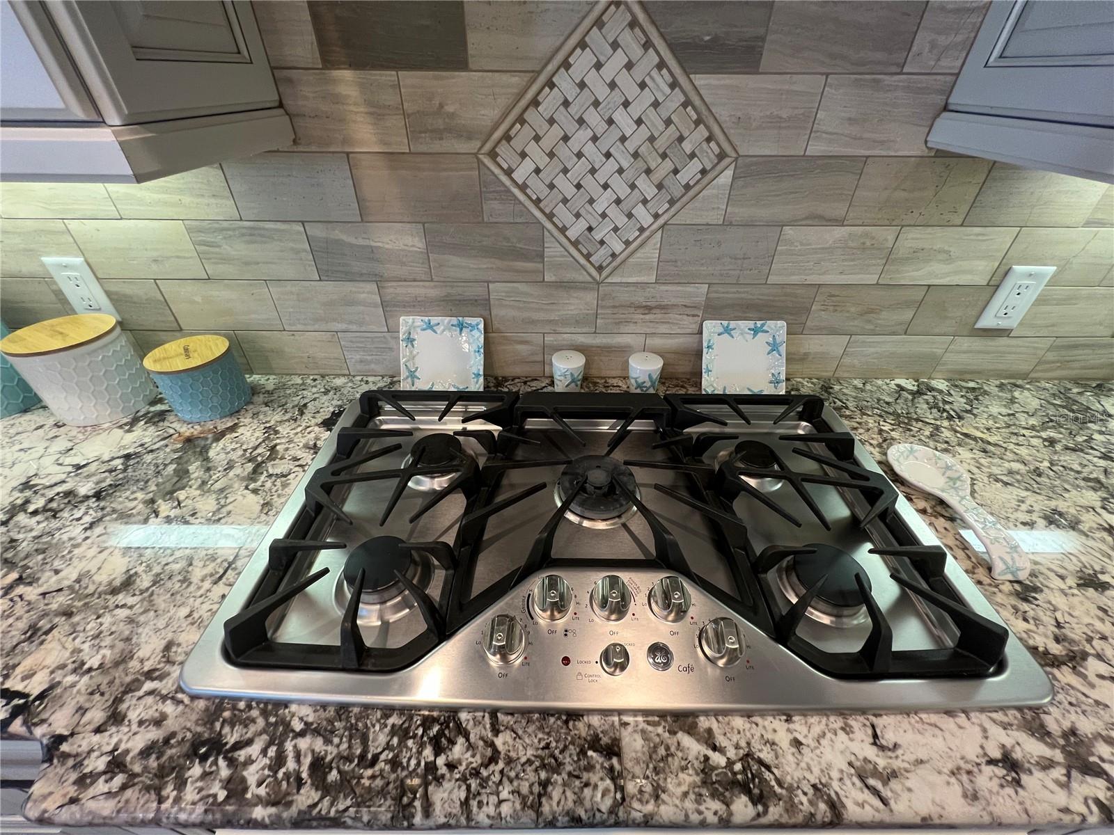 HARBORPOINTE - Residential