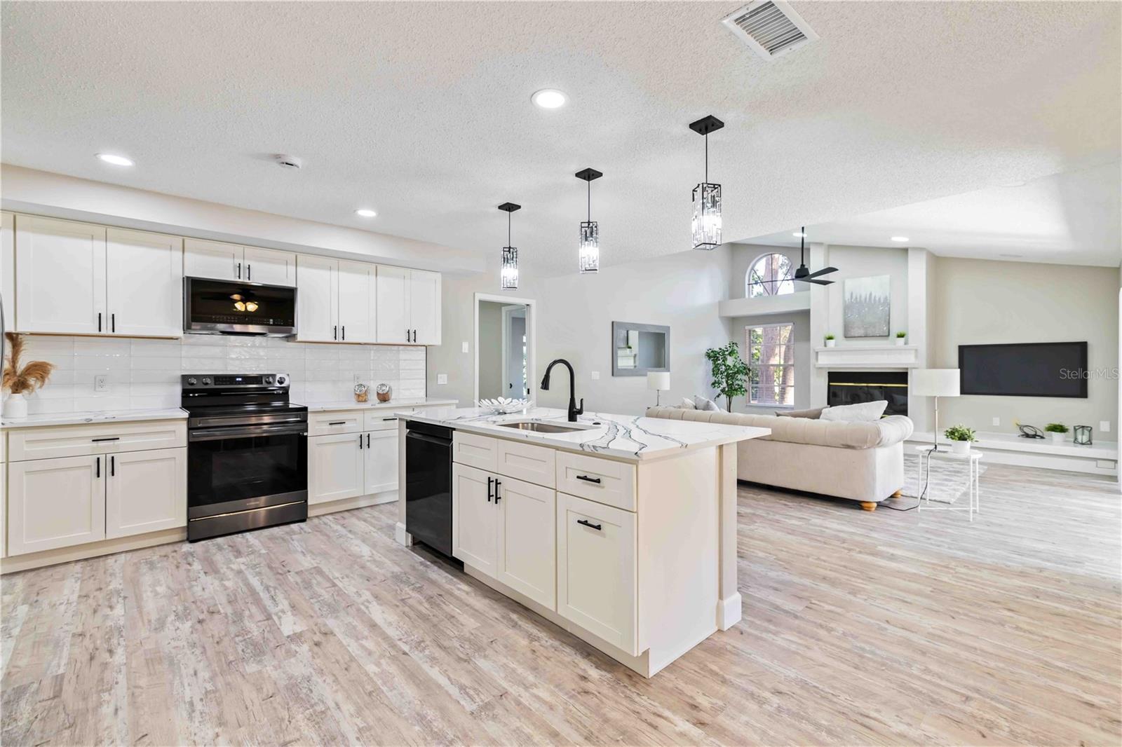 AZALEA PARK NORTHWEST - Residential