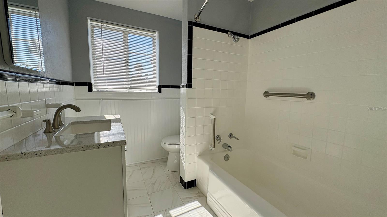 NEW COLONY HOUSE CONDO - Residential