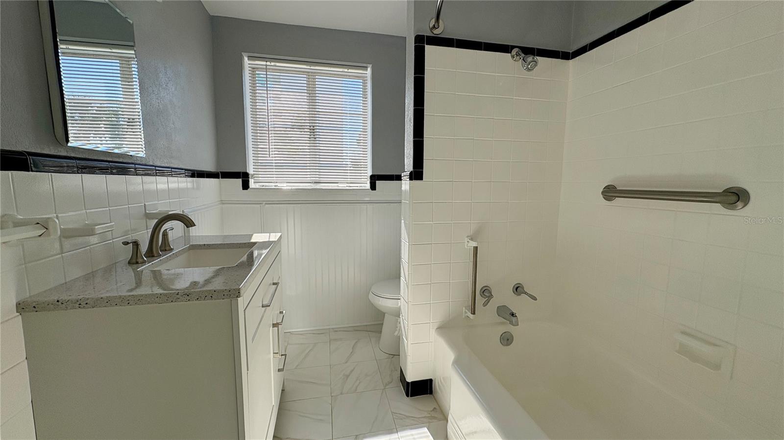 NEW COLONY HOUSE CONDO - Residential