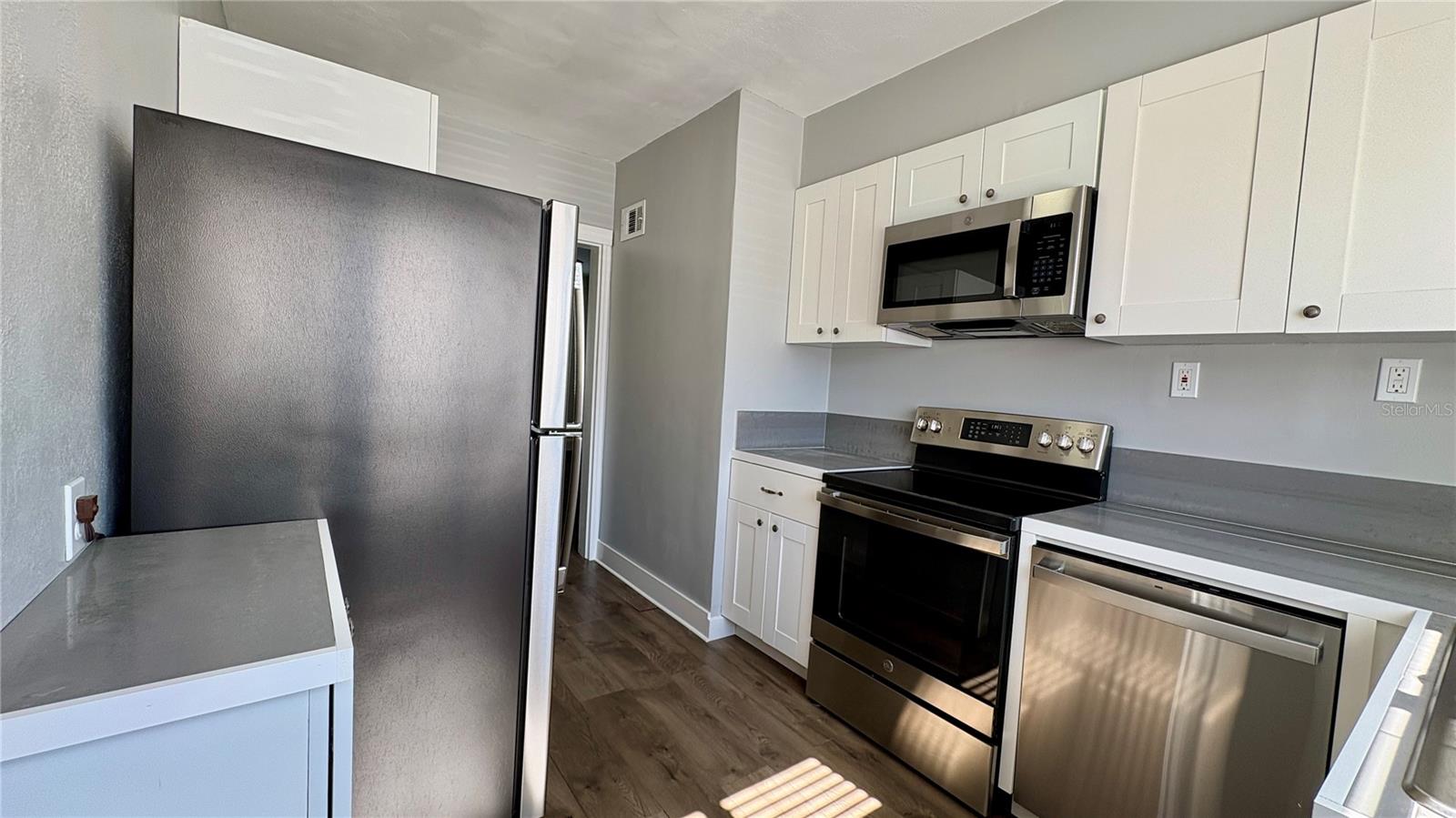 NEW COLONY HOUSE CONDO - Residential