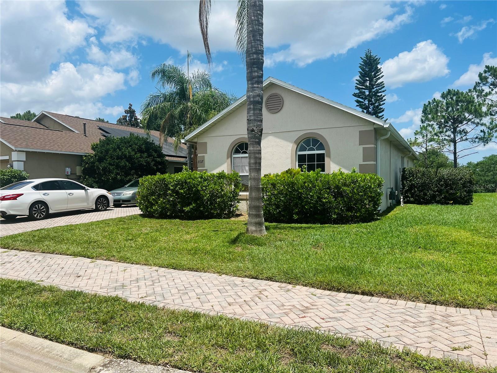 807 KNIGHTSBRIDGE CIRCLE