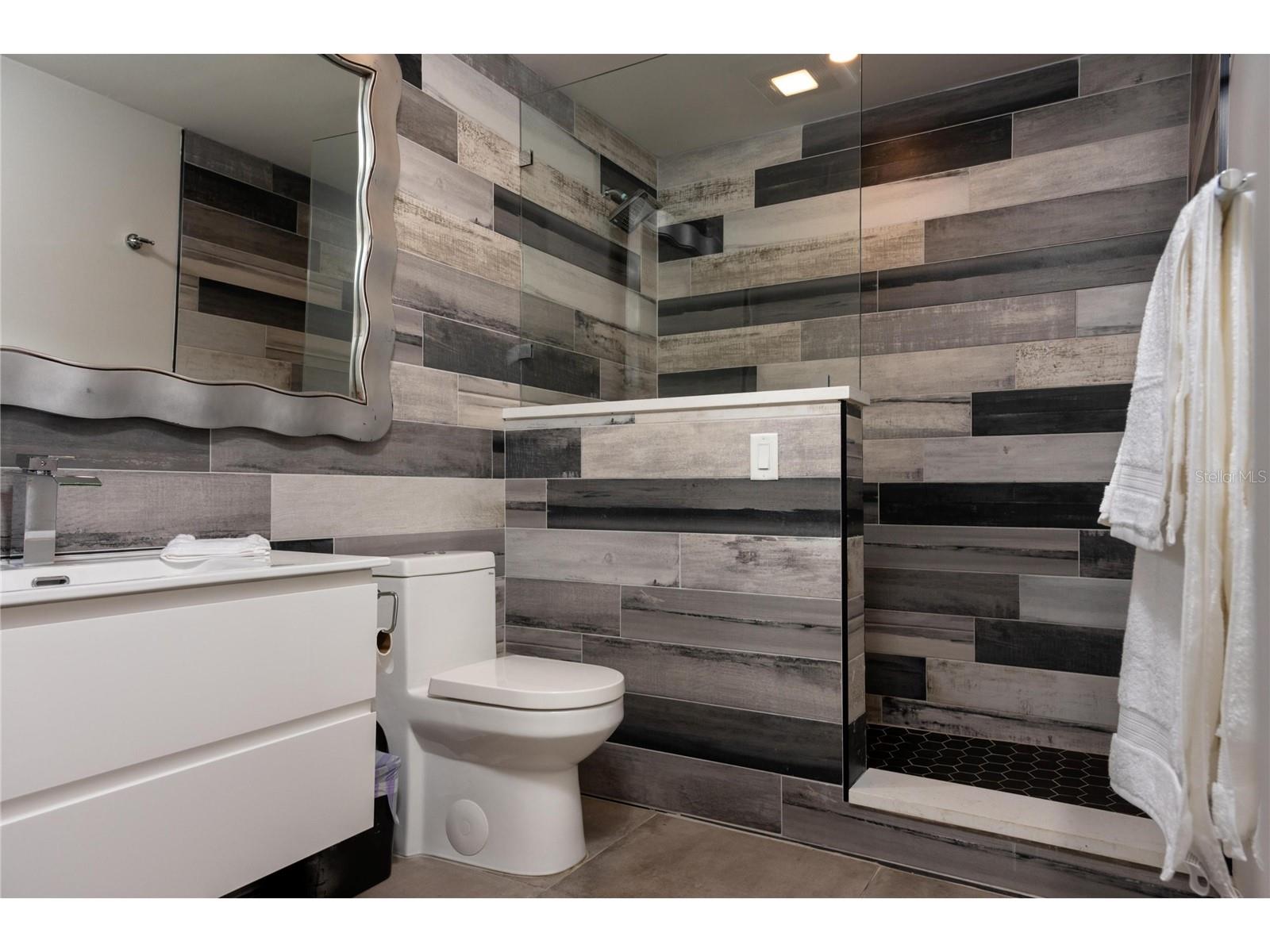 Photo 4 of 4 of 2015 N CENTRAL AVENUE 9 condo