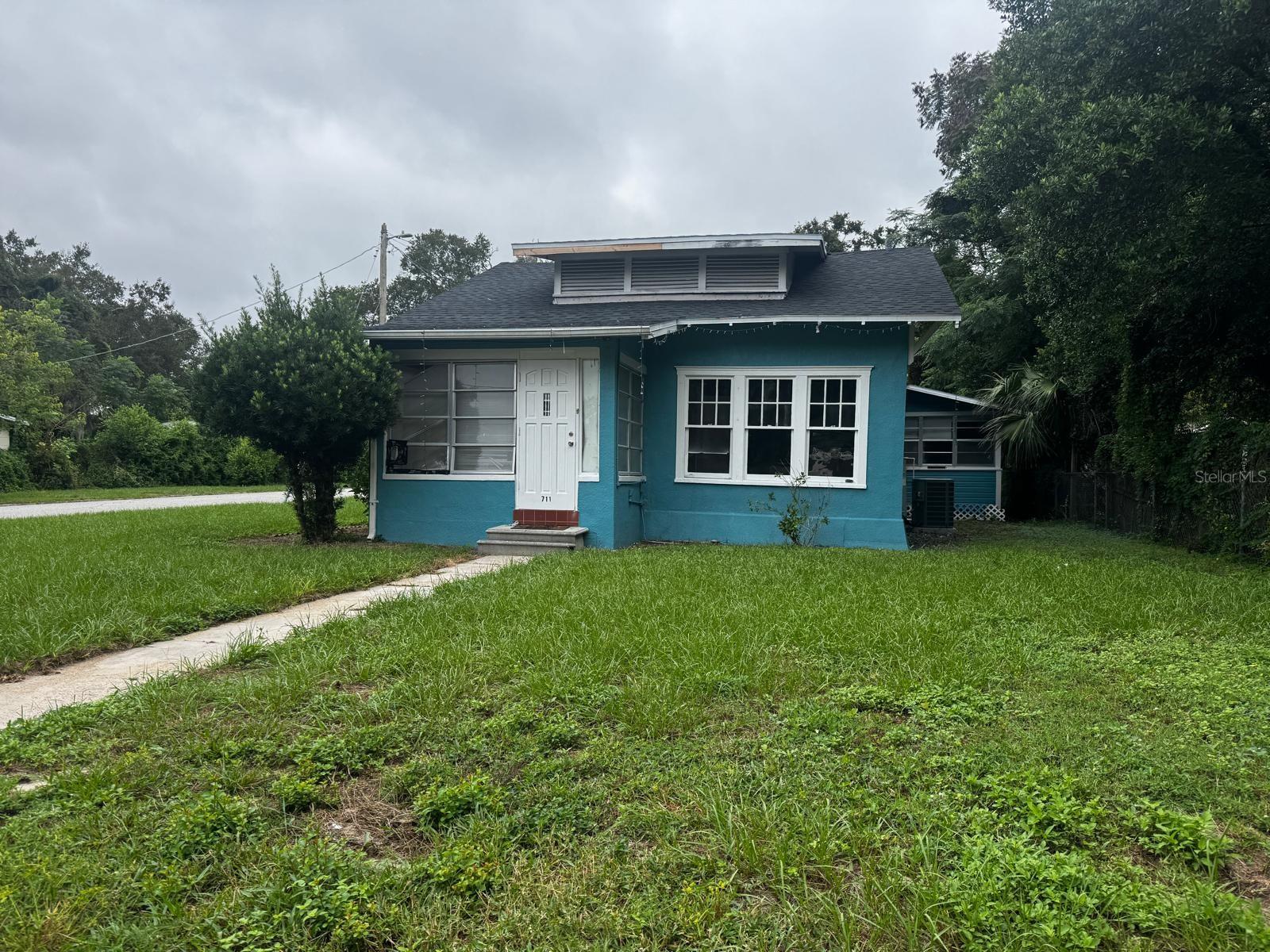 711 AVENUE E NE WINTER