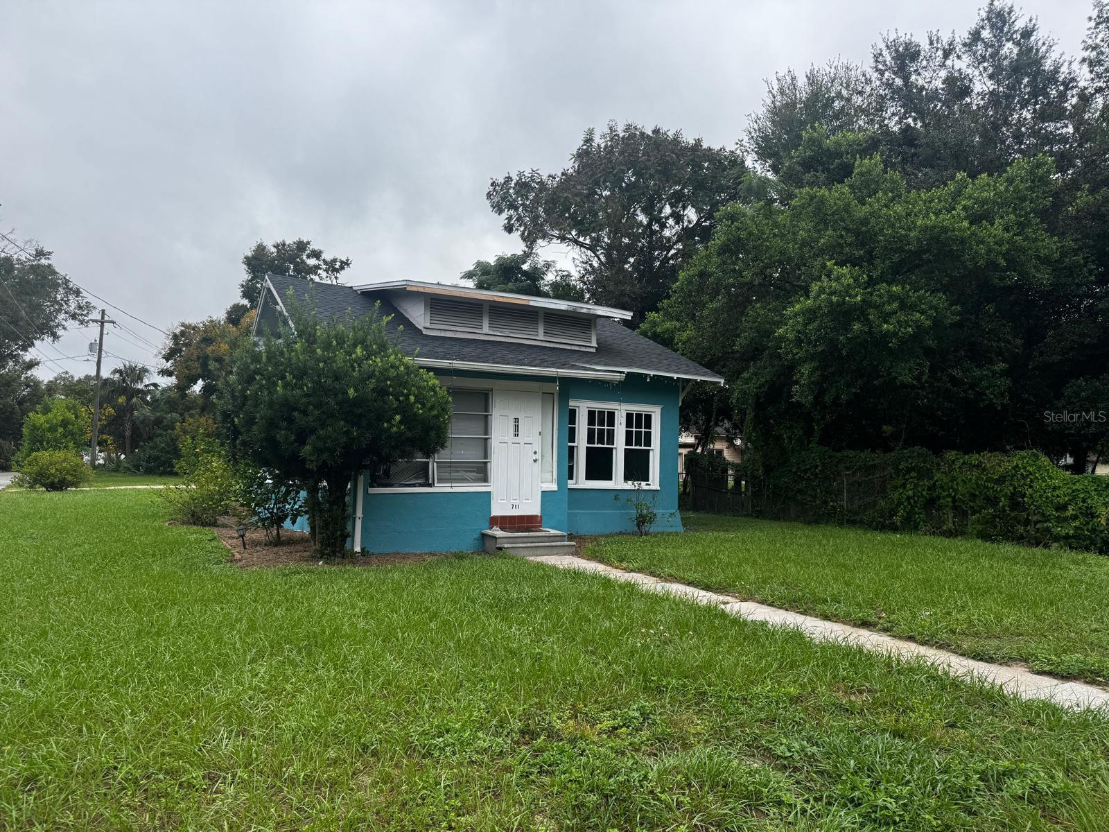 711 AVENUE E NE WINTER