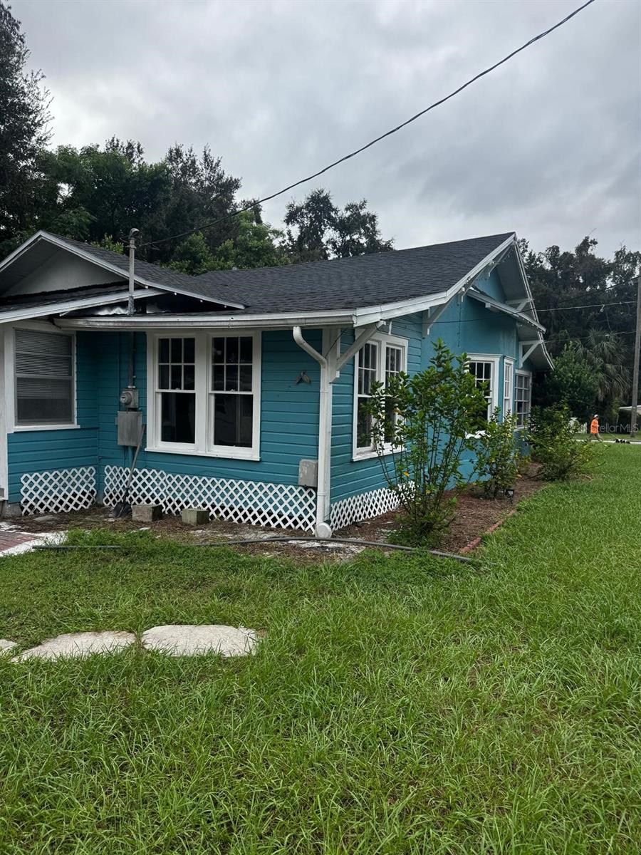 711 AVENUE E NE WINTER