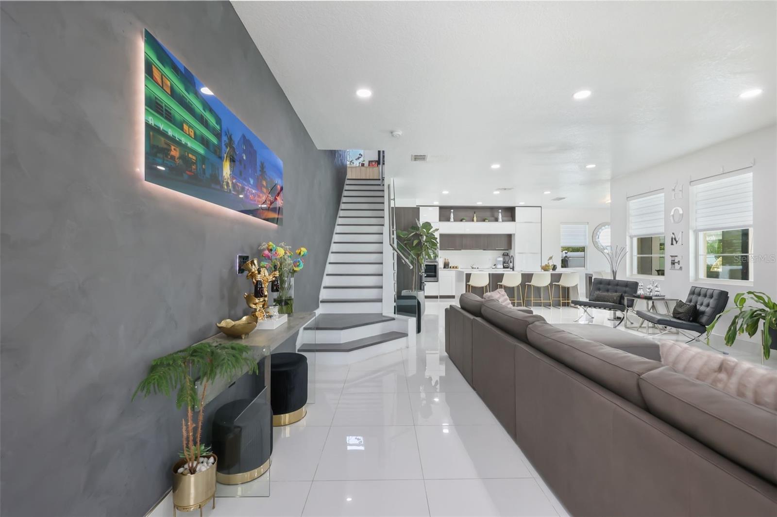 2518 EMPRESS DRIVE