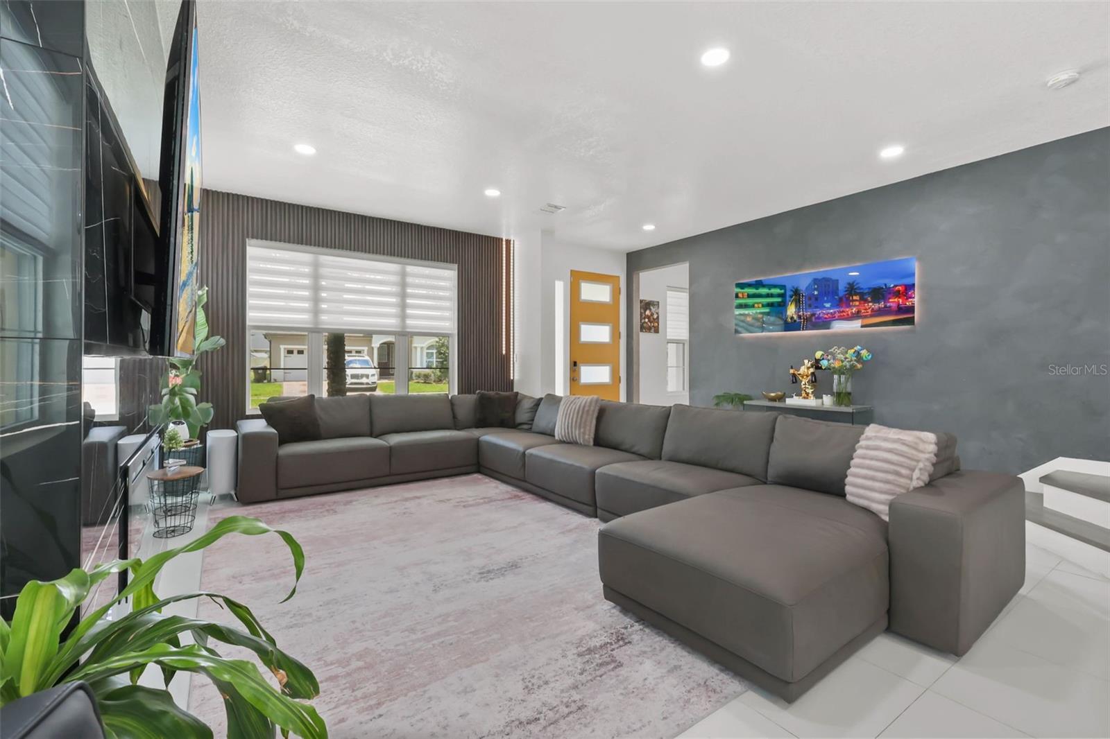 2518 EMPRESS DRIVE