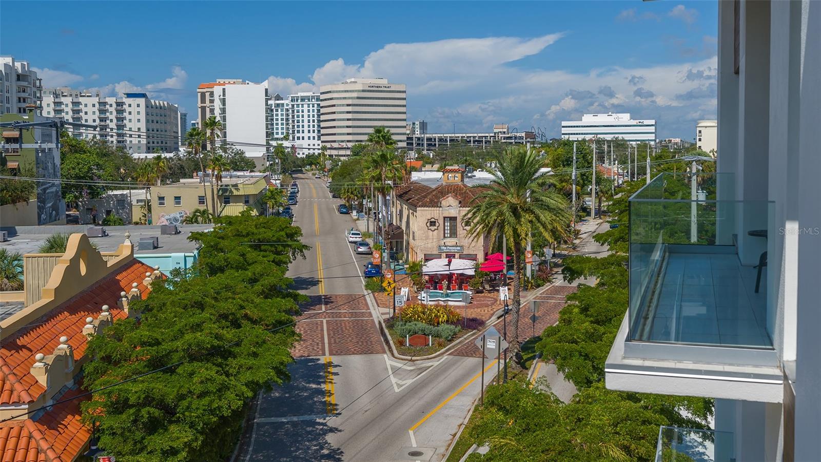 CONDOMINIUMS/ORANGE CLUB - Residential Lease