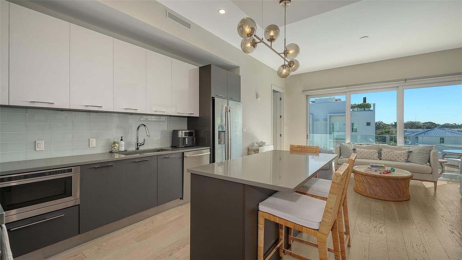 CONDOMINIUMS/ORANGE CLUB - Residential Lease