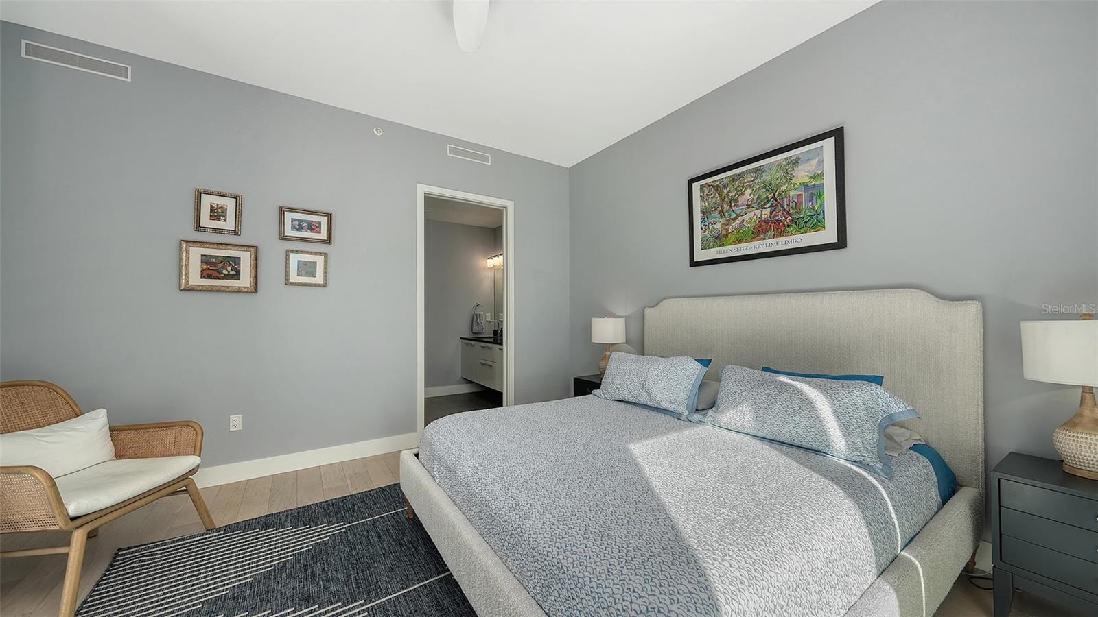 CONDOMINIUMS/ORANGE CLUB - Residential Lease