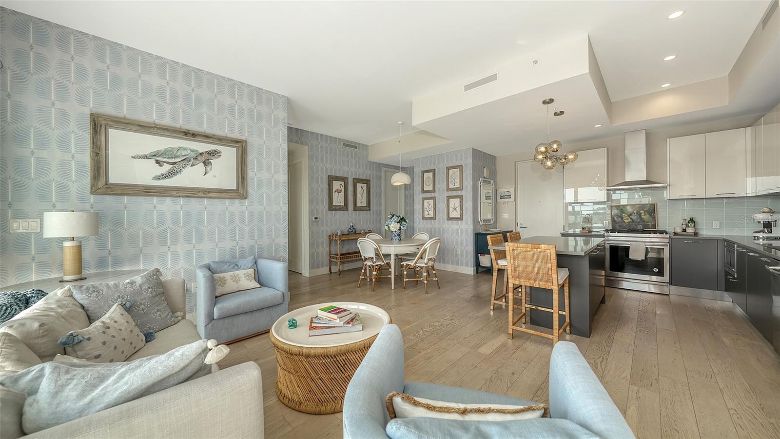 CONDOMINIUMS/ORANGE CLUB - Residential Lease