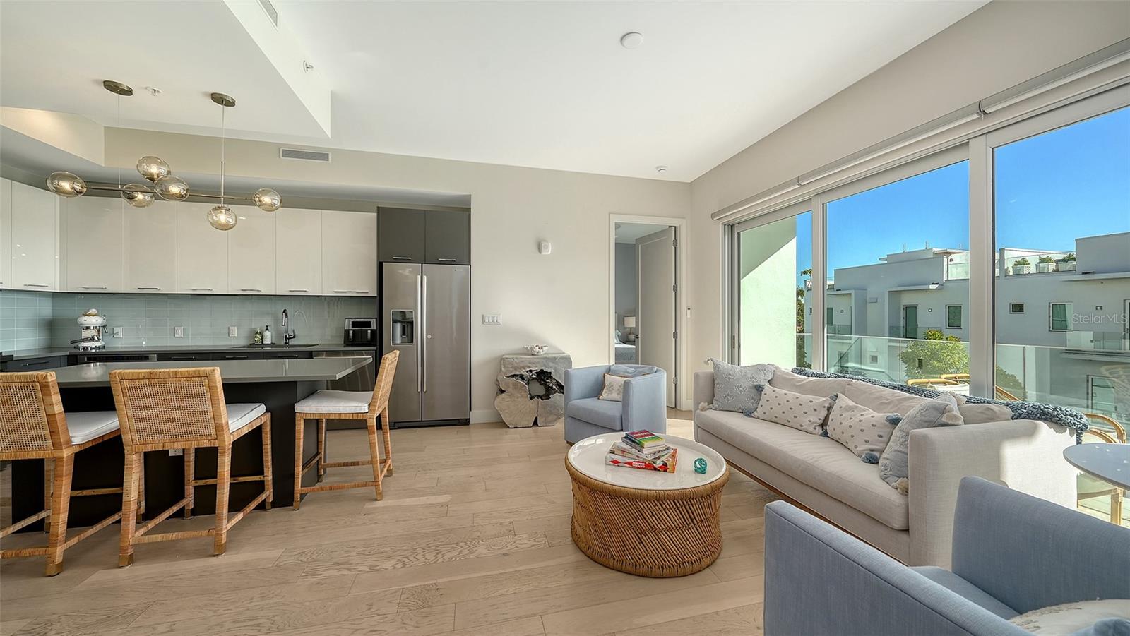 CONDOMINIUMS/ORANGE CLUB - Residential Lease