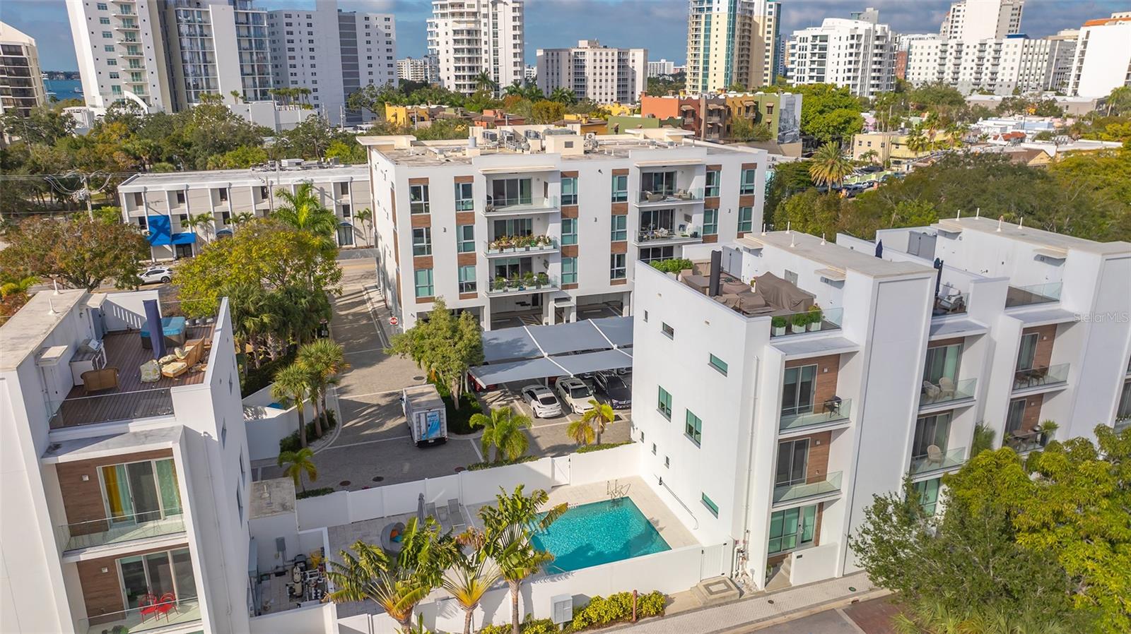 CONDOMINIUMS/ORANGE CLUB - Residential Lease