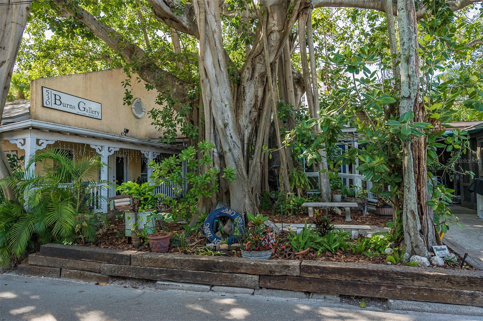 CONDOMINIUMS/ORANGE CLUB - Residential Lease