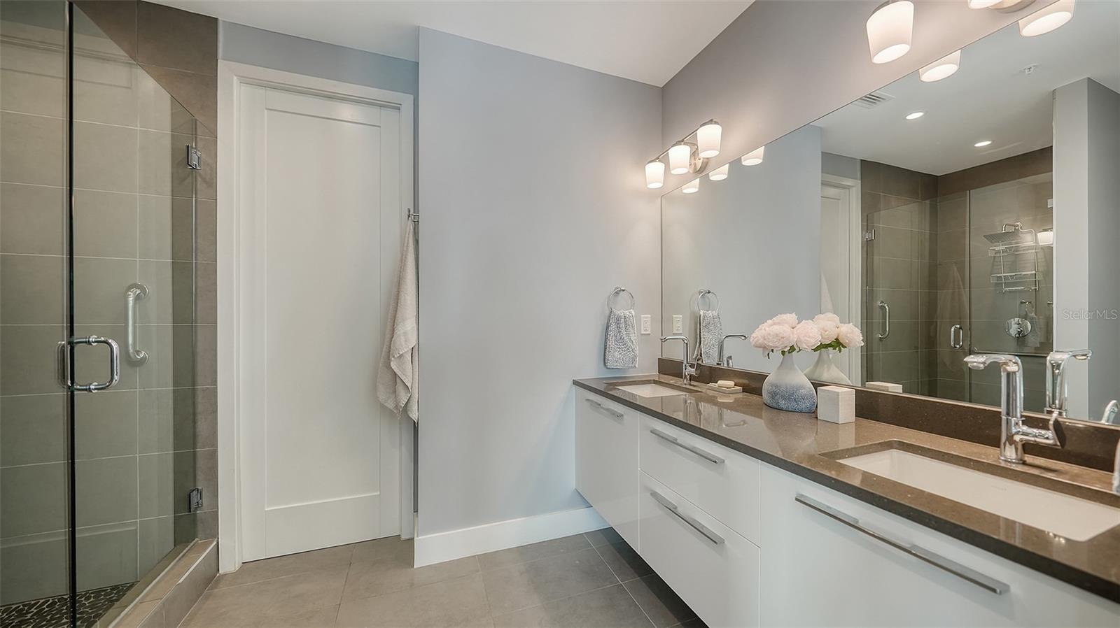 CONDOMINIUMS/ORANGE CLUB - Residential Lease