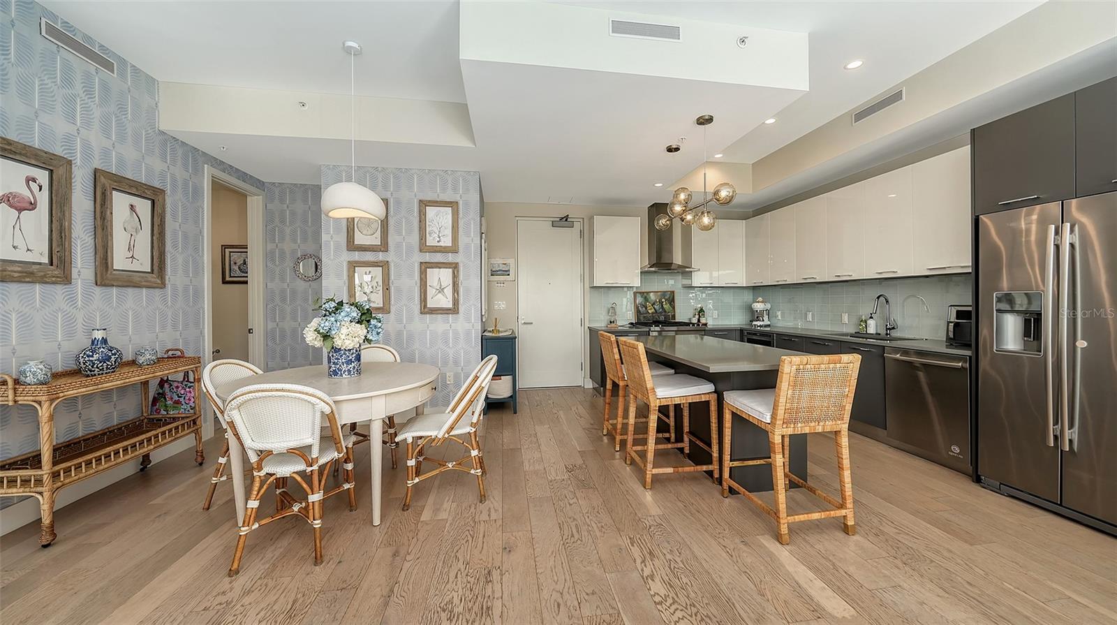 CONDOMINIUMS/ORANGE CLUB - Residential Lease